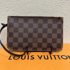 AUTHENTIC LOUIS VUITTON Damier Ebene
Neverfull PM Pouch